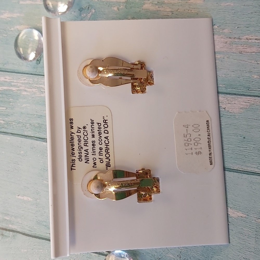 Nina Ricci Pearl Earrings - Picture 5 of 6